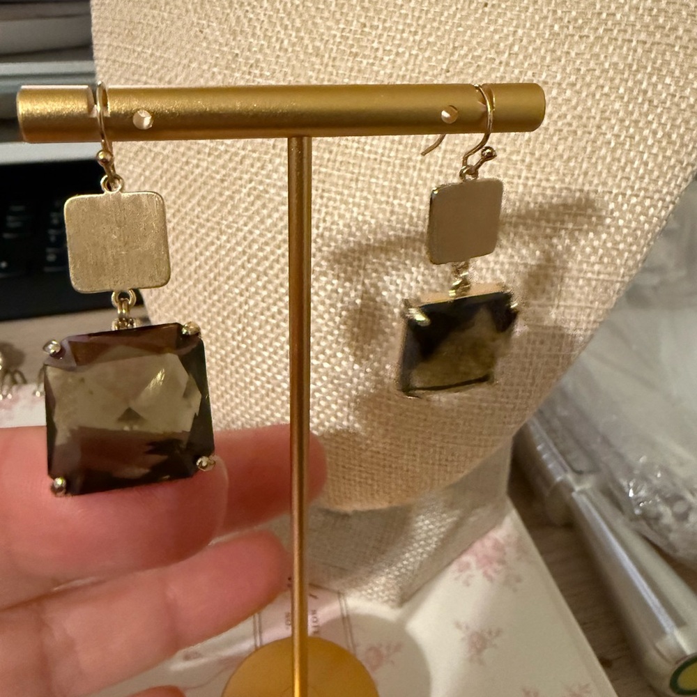 Elegant Gold and‎ Brown Dangle Earrings